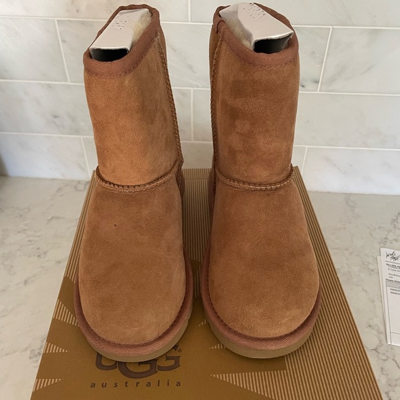 UGG classic boots in chestnut - Picture 6 of 8